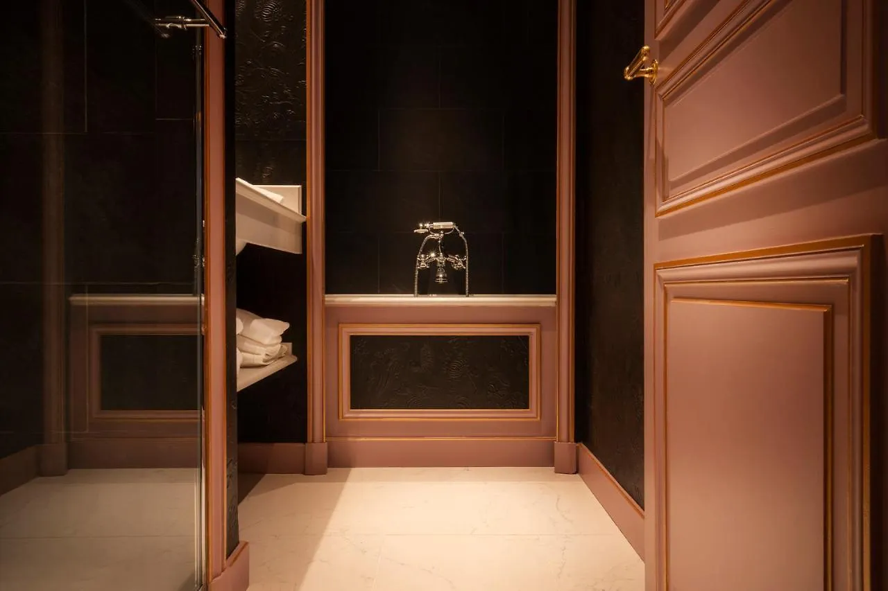 Maison Proust, & La Hotel Paris